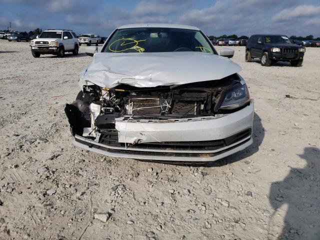 Photo 9 from auction – 2017 VOLKSWAGEN JETTA S with VIN 3VW2B7AJ7HM405815