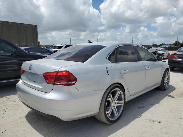 Photo 4 from auction – 2012 VOLKSWAGEN PASSAT SE with VIN 1VWBP7A37CC106242