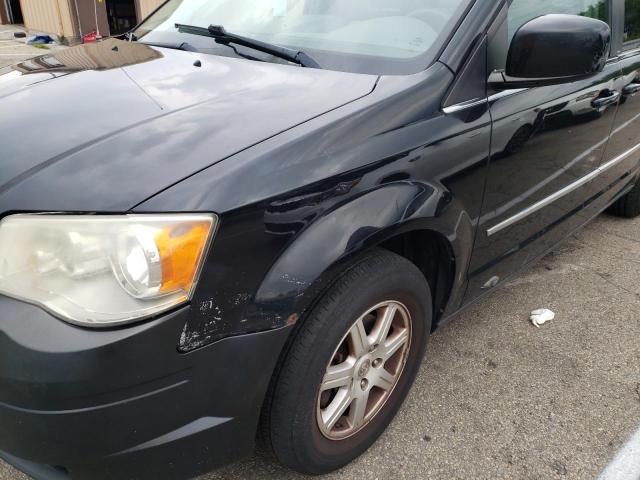 Photo 9 from auction – 2010 CHRYSLER TOWN & COU with VIN 2A4RR5D19AR495653