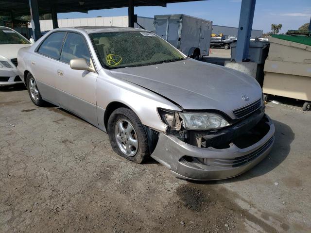 LEXUS ES 300 1998 with VIN JT8BF28G1W5051635 - Photo from auction