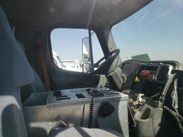 Photo 5 from auction – 2007 FREIGHTLINER M2 106 MED with VIN 1FVACYDJ17HY00867