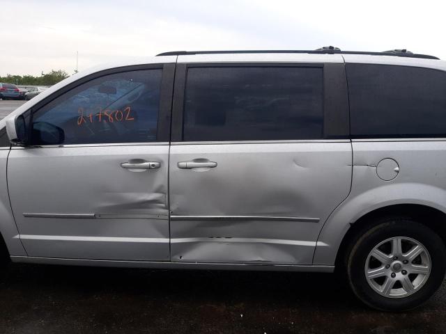 Photo 9 from auction – 2010 CHRYSLER TOWN & COU with VIN 2A4RR5D19AR214404