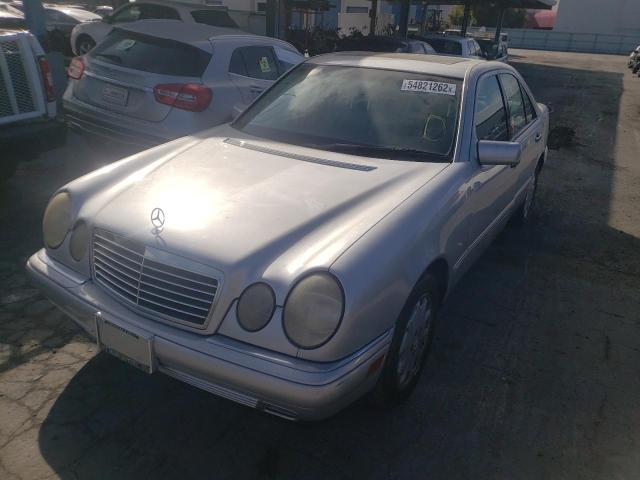 Photo 2 from auction – 1999 MERCEDES-BENZ E 320 with VIN WDBJF65H7XA847315