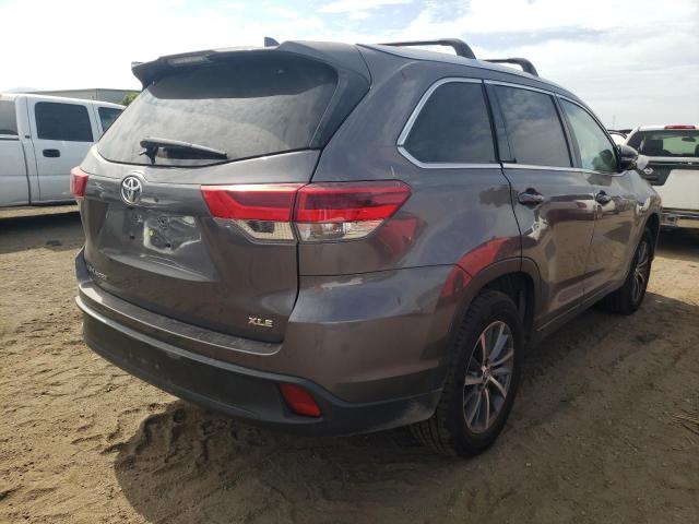 Photo 4 from auction – 2018 TOYOTA HIGHLANDER with VIN 5TDKZRFH6JS549412