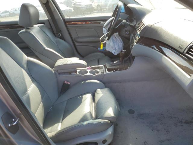 Photo 5 from auction – 2005 BMW 325 I with VIN WBAEV33435KX12633