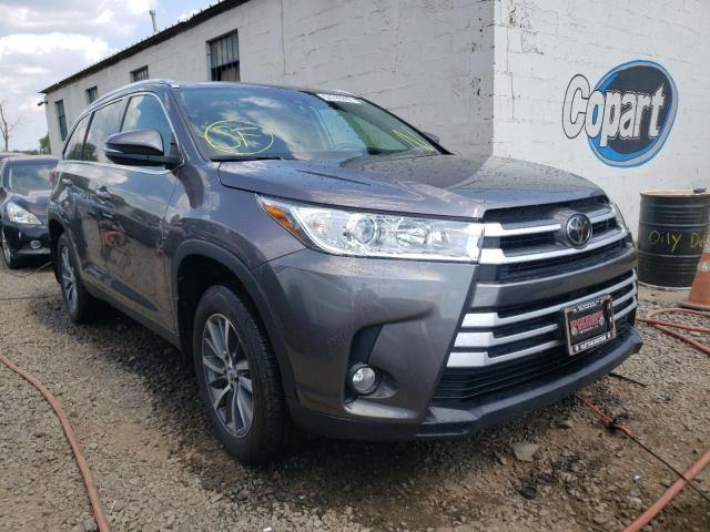 TOYOTA HIGHLANDER 2019 with VIN 5TDJZRFH6KS575926 - Photo from auction