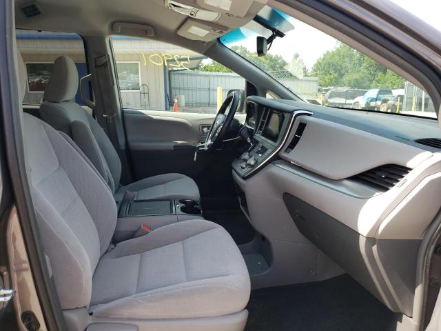 Photo 5 from auction – 2017 TOYOTA SIENNA LE with VIN 5TDKZ3DC5HS777111