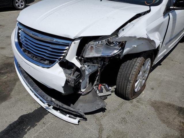 Photo 9 from auction – 2014 CHRYSLER TOWN & COU with VIN 2C4RC1BG9ER453660