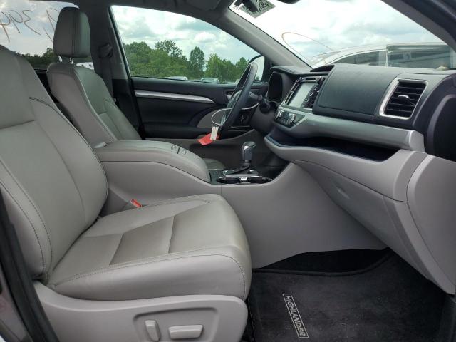 Photo 5 from auction – 2018 TOYOTA HIGHLANDER with VIN 5TDKZRFH7JS288002