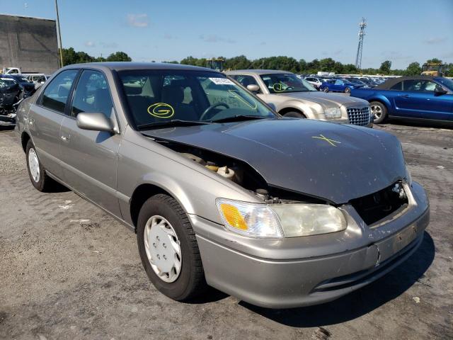 TOYOTA CAMRY CE 2000 with VIN 4T1BG22K3YU003022 - Photo from auction
