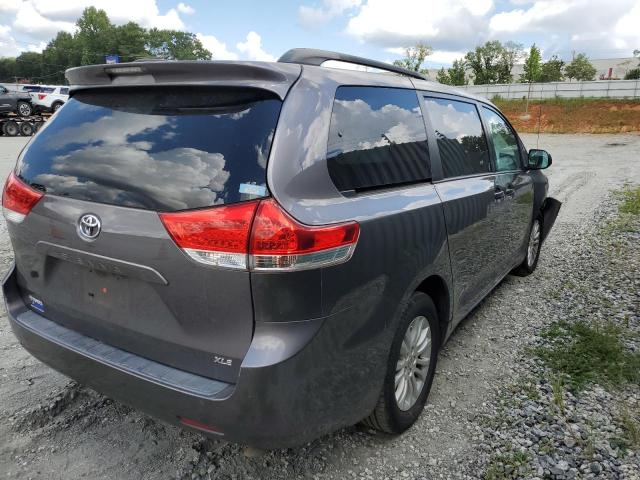 Photo 4 from auction – 2011 TOYOTA SIENNA XLE with VIN 5TDYK3DC2BS170492