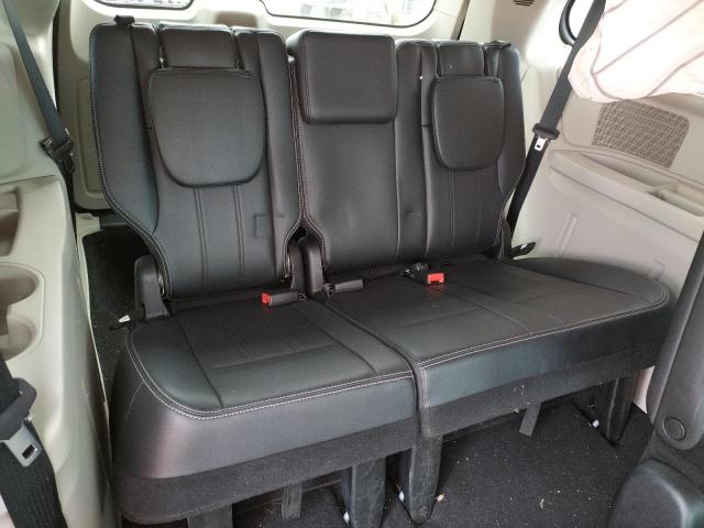Photo 9 from auction – 2013 CHRYSLER TOWN & COU with VIN 2C4RC1CG2DR647203