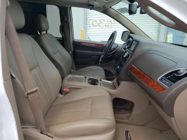 Photo 5 from auction – 2016 CHRYSLER TOWN & COU with VIN 2C4RC1CG3GR112109