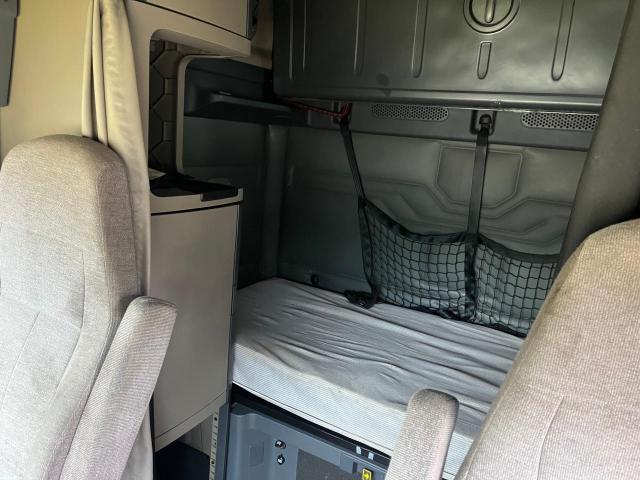 Photo 5 from auction – 2016 FREIGHTLINER CASCADIA 1 with VIN 1FUJGLBG7GLHT8779
