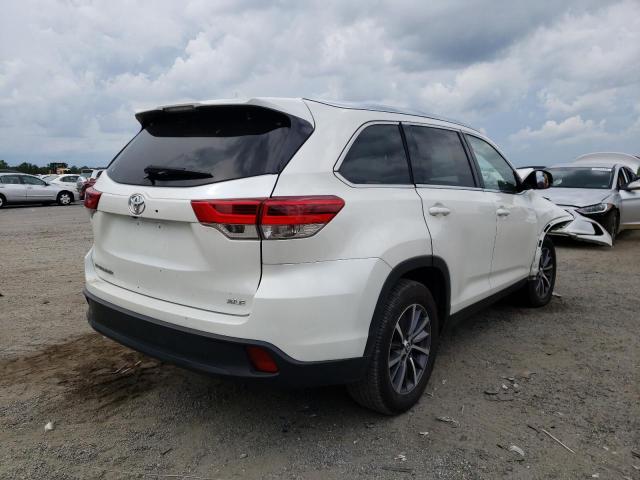 Photo 4 from auction – 2019 TOYOTA HIGHLANDER with VIN 5TDKZRFH2KS557492