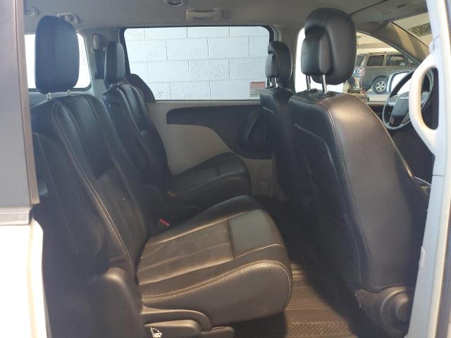 Photo 6 from auction – 2015 CHRYSLER TOWN & COU with VIN 2C4RC1BG0FR696338