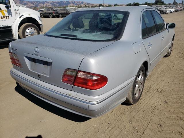 Photo 4 from auction – 2002 MERCEDES-BENZ E 320 with VIN WDBJF65J32B490253