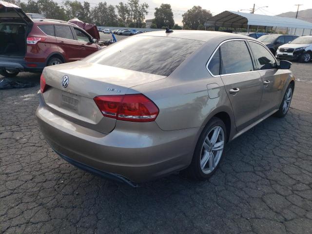 Photo 4 from auction – 2015 VOLKSWAGEN PASSAT SE with VIN 1VWBV7A33FC038502
