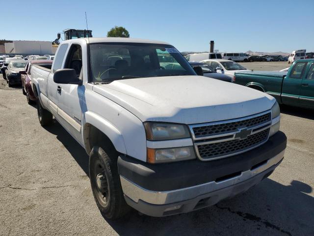 CHEVROLET SILVERADO2 2005 with VIN 1GCHC29U45E151932 - Photo from auction