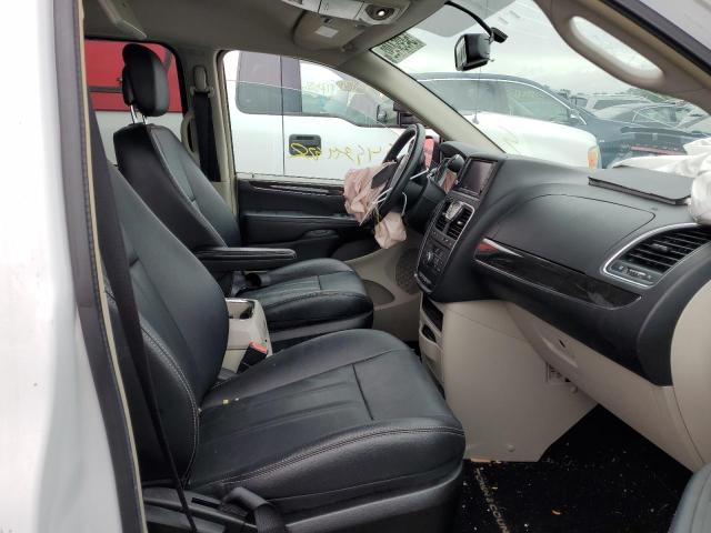 Photo 5 from auction – 2016 CHRYSLER TOWN & COU with VIN 2C4RC1BG1GR199915