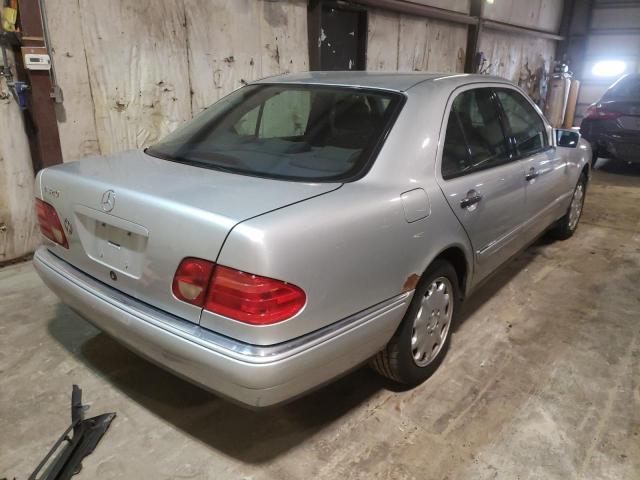 Photo 4 from auction – 1999 MERCEDES-BENZ E 320 with VIN WDBJF65H7XA901759