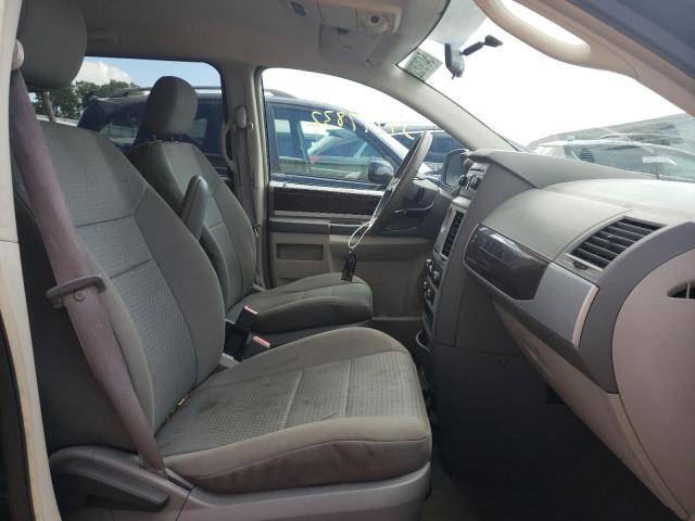 Photo 5 from auction – 2010 CHRYSLER TOWN & COU with VIN 2A4RR5D12AR198465