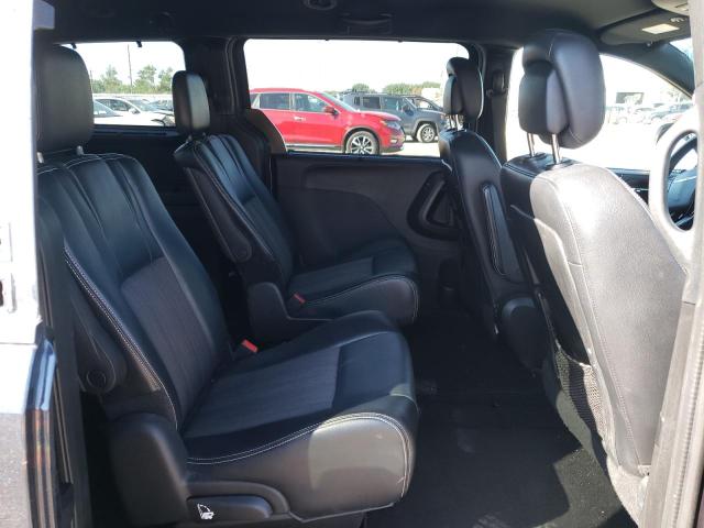 Photo 6 from auction – 2014 CHRYSLER TOWN & COU with VIN 2C4RC1HG4ER310607