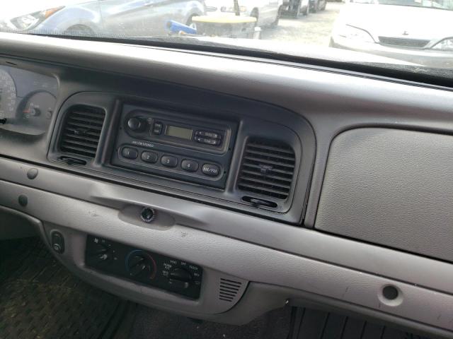 Photo 9 from auction – 2005 FORD CROWN VICT with VIN 2FAFP71W85X118099