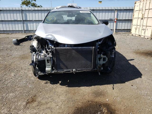 Photo 9 from auction – 2018 TOYOTA RAV4 LE with VIN 2T3BFREV2JW761402