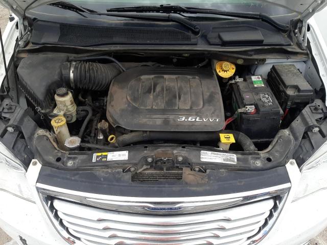 Photo 7 from auction – 2016 CHRYSLER TOWN & COU with VIN 2C4RC1BG9GR295405