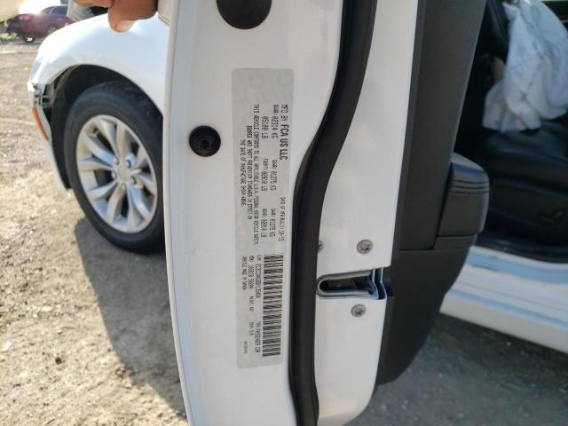 Photo 10 from auction – 2016 CHRYSLER 300 LIMITE with VIN 2C3CCAAG8GH135484