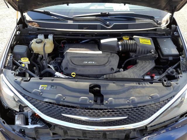 Photo 7 from auction – 2017 CHRYSLER PACIFICA T with VIN 2C4RC1DG1HR520690
