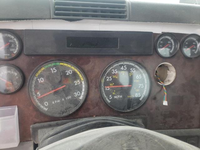 Photo 8 from auction – 2002 FREIGHTLINER CONVENTION with VIN 1FUJA9A802LJ08574