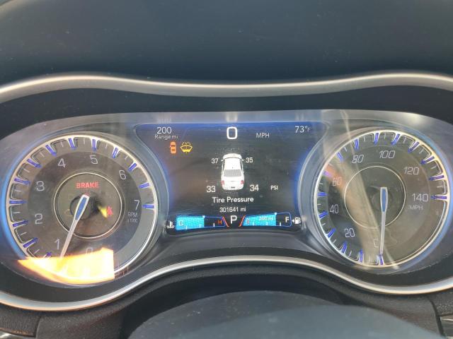 Photo 8 from auction – 2015 CHRYSLER 300 LIMITE with VIN 2C3CCAAG2FH814083