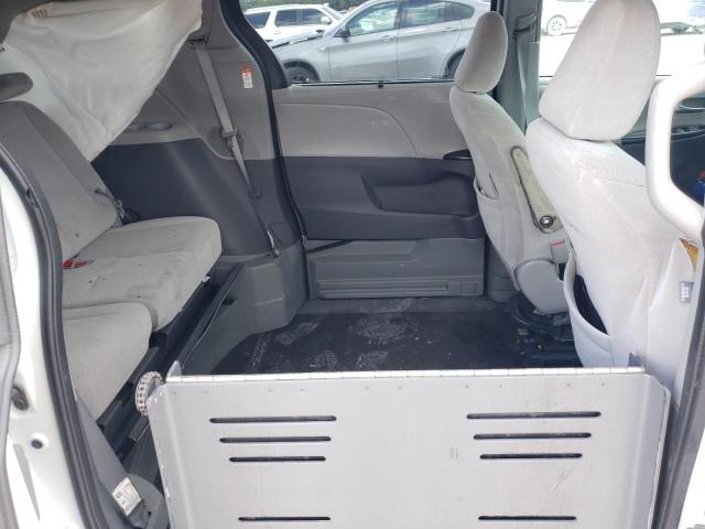Photo 6 from auction – 2017 TOYOTA SIENNA LE with VIN 5TDKZ3DC5HS883543