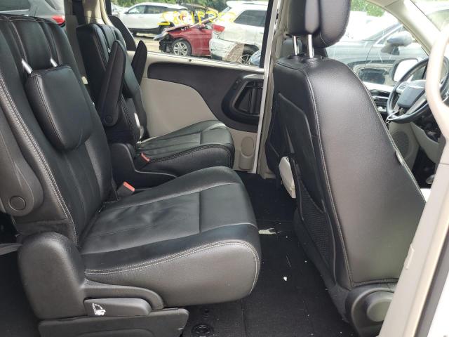 Photo 6 from auction – 2015 CHRYSLER TOWN & COU with VIN 2C4RC1BG4FR574064