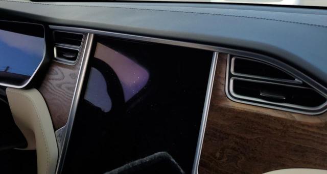 Photo 9 from auction – 2018 TESLA MODEL X with VIN 5YJXCDE20JF089580