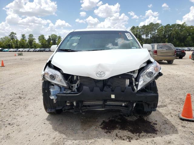 Photo 9 from auction – 2017 TOYOTA SIENNA LE with VIN 5TDKZ3DC5HS883543