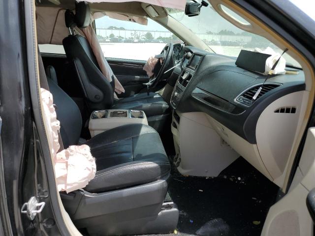 Photo 5 from auction – 2016 CHRYSLER TOWN & COU with VIN 2C4RC1BG8GR305194