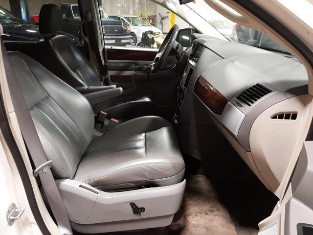 Photo 5 from auction – 2010 CHRYSLER TOWN & COU with VIN 2A4RR5D12AR169998
