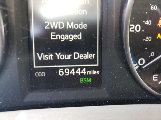 Photo 8 from auction – 2018 TOYOTA RAV4 ADVEN with VIN 2T3RFREV5JW838424
