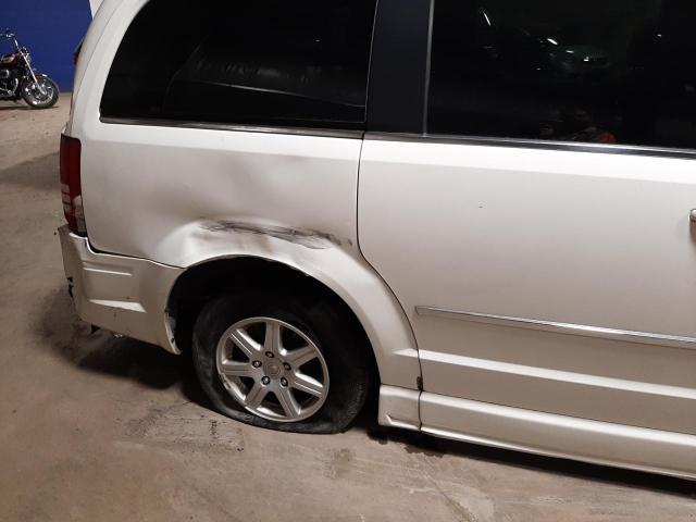 Photo 9 from auction – 2010 CHRYSLER TOWN & COU with VIN 2A4RR5D12AR169998