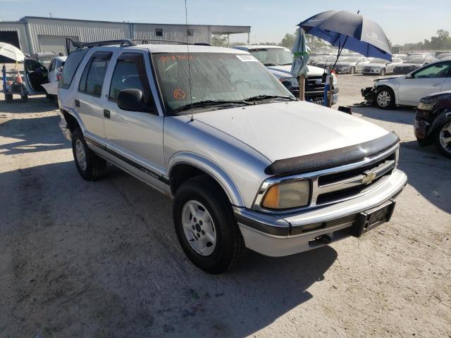 CHEVROLET BLAZER 1997 with VIN 1GNDT13W9V2203924 - Photo from auction