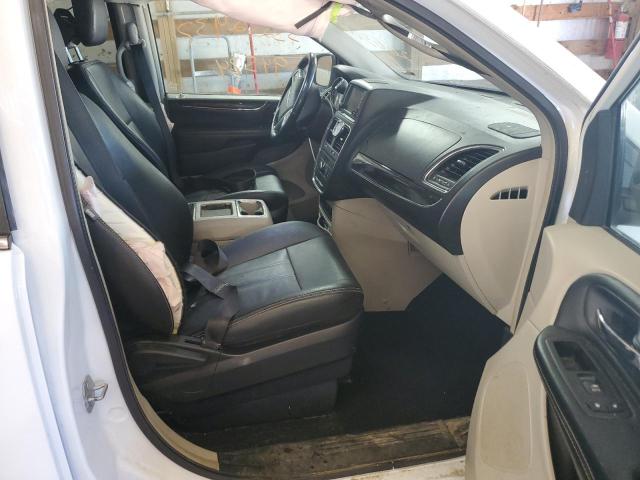 Photo 5 from auction – 2016 CHRYSLER TOWN & COU with VIN 2C4RC1BG2GR206306