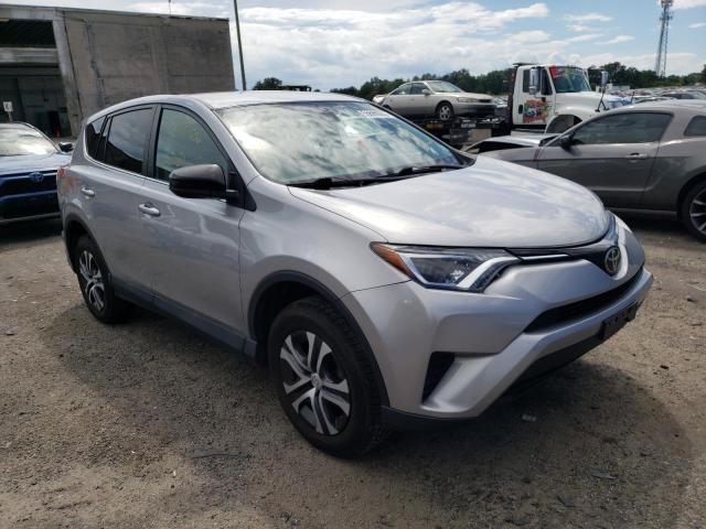 TOYOTA RAV4 LE 2018 مع رقم تعريف المركبة 2T3BFREV6JW697705 - صورة من المزاد