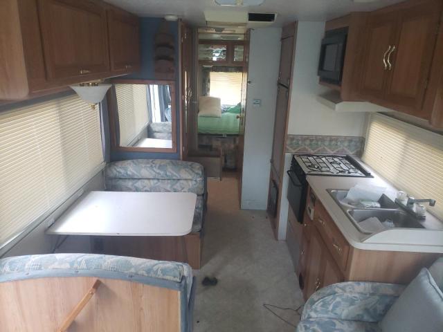Photo 6 from auction – 2001 WORKHORSE CUSTOM CHASSIS MOTORHOME with VIN 5B4LP37J8Y3321096