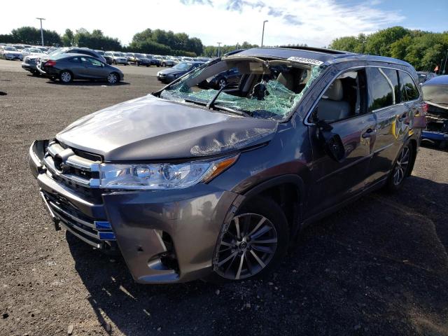 Photo 2 from auction – 2017 TOYOTA HIGHLANDER with VIN 5TDJZRFH3HS418556