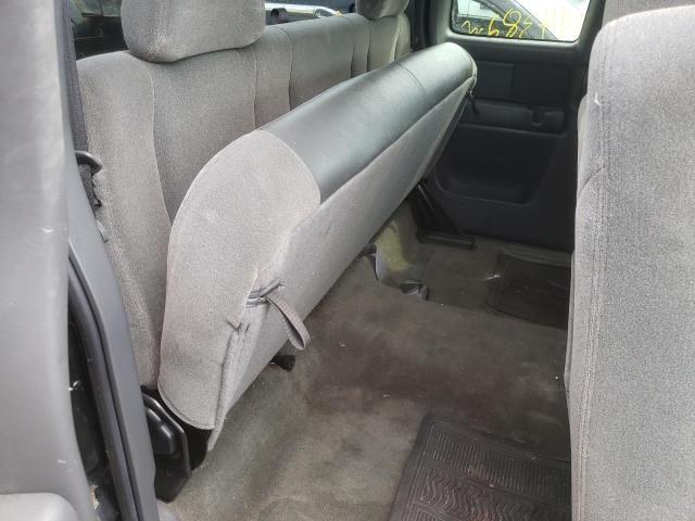 Photo 6 from auction – 2004 CHEVROLET SILVERADO with VIN 2GCEK19T041100189