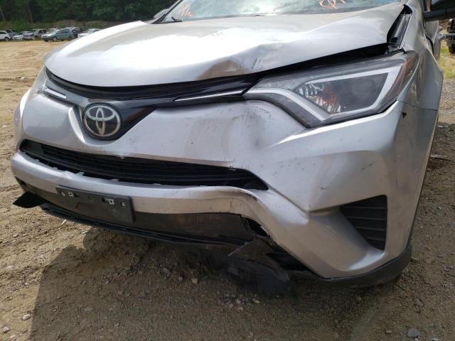 Photo 9 from auction – 2018 TOYOTA RAV4 LE with VIN 2T3BFREV2JW853545