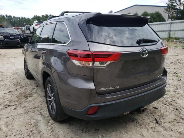 Photo 3 from auction – 2017 TOYOTA HIGHLANDER with VIN 5TDJZRFH8HS366079